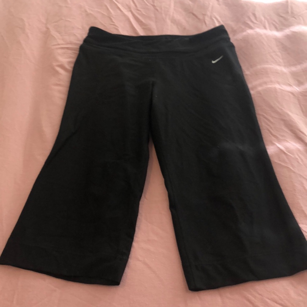 Black workout capris